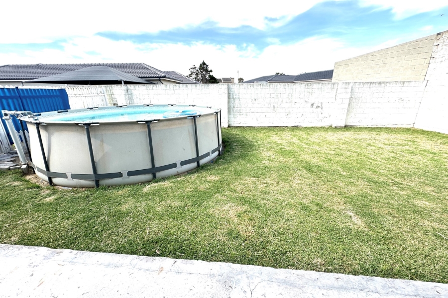 6 Bedroom Property for Sale in Country Club Western Cape